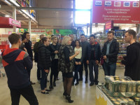 Field trip in "Magnum Cash & Carry"